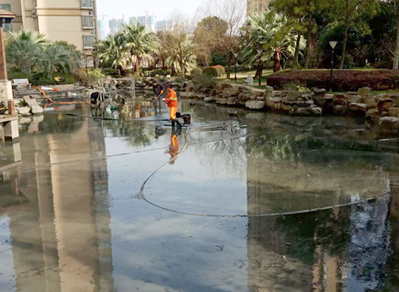 龙江景观池淤泥清理