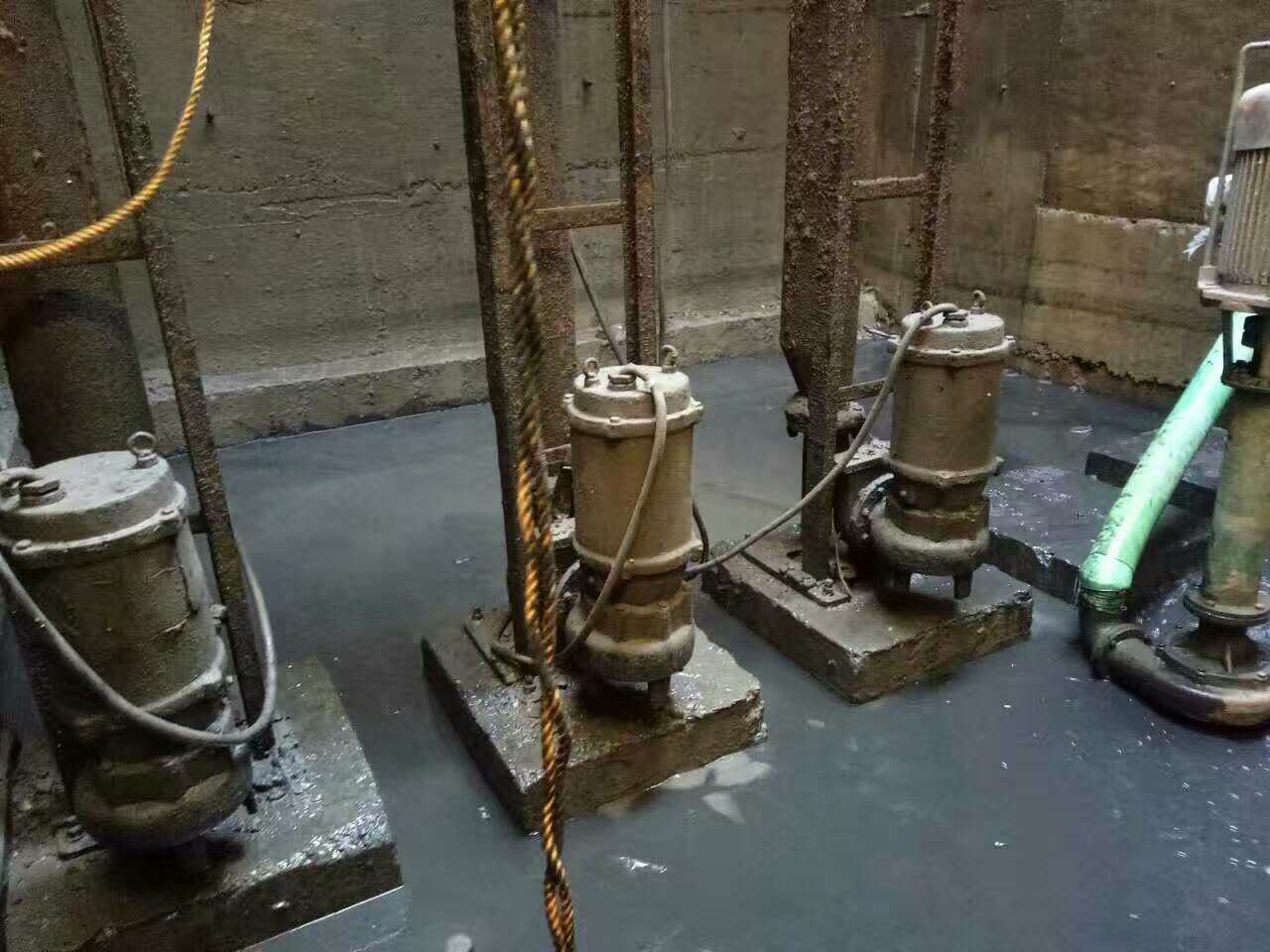 龙江污水池清理